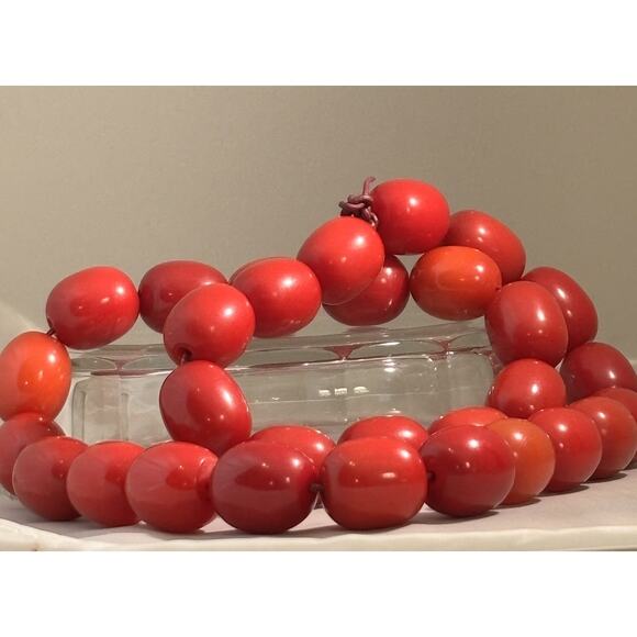 Vintage Cherry Bakelite 30 Bead on a Cord 30” Necklace 240g (Restrung?) - Picture 5 of 7